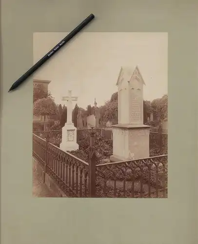 Fotografie W. Lange, Speyer, Ansicht Speyer, Grab des Kaufmann's Philipp Marcus Lichtenberger, Grabstein & Friedhof