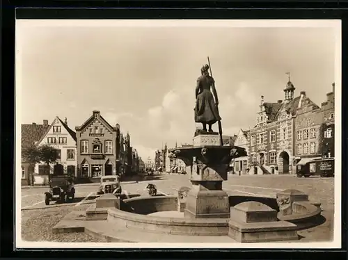 AK Husum, Markt mit Brunnen