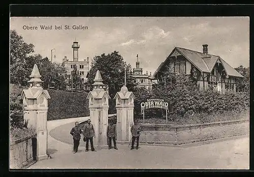 AK St. Gallen, Sanatorium Obere Waid, Strassenansicht mit Soldatengruppe