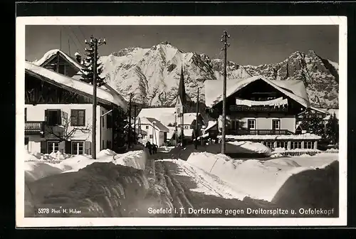 AK Seefeld i. T., Dorfstrasse gegen Dreitorspitze und Oefelekopf