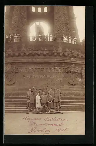 Foto-AK Porta Westfalica, Kaiser-Wilhelm-Denkmal, Soldaten