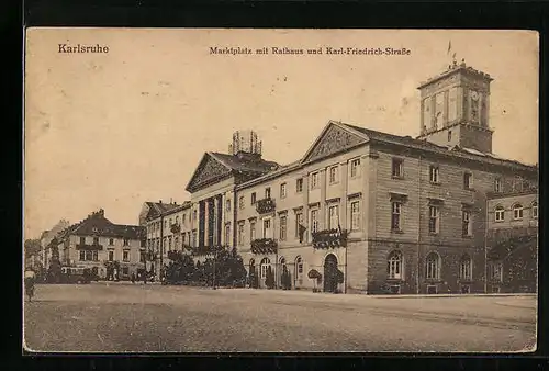 AK Karlsruhe, Marktplatz mit Rathaus und Karl-Friedrich-Strasse