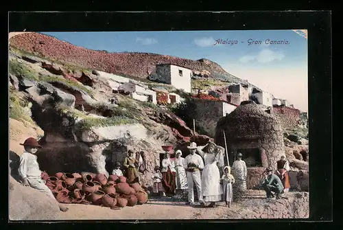 AK Atalaya /Gran Canaria, Einwohner vor einem Ofen