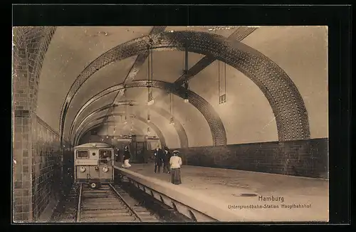 AK Hamburg-St.Georg, U-Bahn-Station Hauptbahnhof mit U-Bahn und Fahrgästen auf dem Bahnsteig