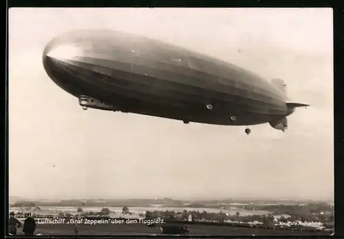 AK Graf Zeppelin LZ127 über dem Flugplatz