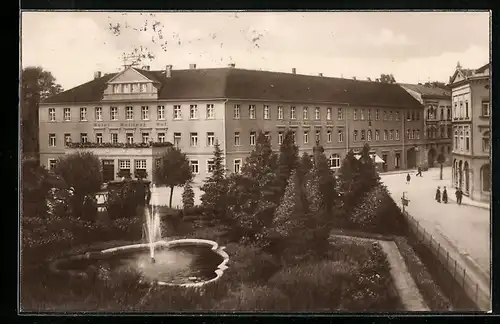 AK Löbau /Sa., Reichsplatz mit Fontäne
