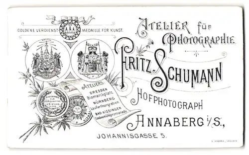 Fotografie Fritz Schumann, Annaberg i. S., Johannisgasse 5, königliche Wappen und Medaillen nebst Anschrift des Ateliers