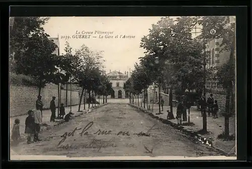 AK Guéret, La Gare et l`Avenue, Bahnhof