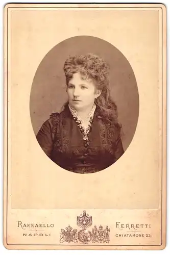 Fotografie Raffaello Ferretti, Napoli, Chiatamine 23, Anna von Courl, Gräfin Erbach