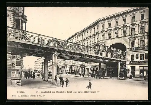 AK Berlin-Schöneberg, Die Durchfahrt der Hochbahn durch das Haus Bülowstrasse 70