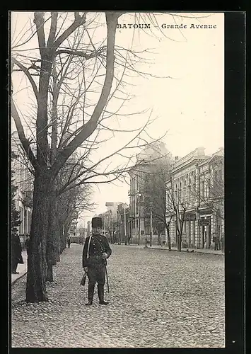 AK Batoum, Grande Avenue, Soldat in Uniform