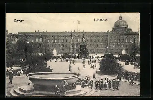 AK Berlin, Spaziergänger im Lustgarten