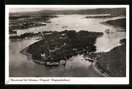 AK Berlin-Wannsee, Pfaueninsel bei Potsdam, Gesamtansicht mit Gaststätte Blickhaus Nikolskoe, orig. Fliegeraufnahme