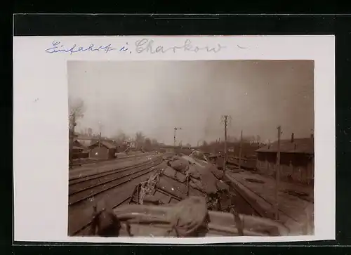 Foto-AK Charkow, Partie im Güterbahnhof