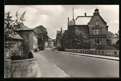 AK Hildburghausen / Thür., Leninstrasse mit Werrabrücke