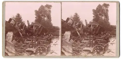 Stereo-Fotografie Fotograf unbekannt, Herrlisheim / Elsass, Eisenbahnunglück 13. Nov. 1909, zerstörte Eisenbahn