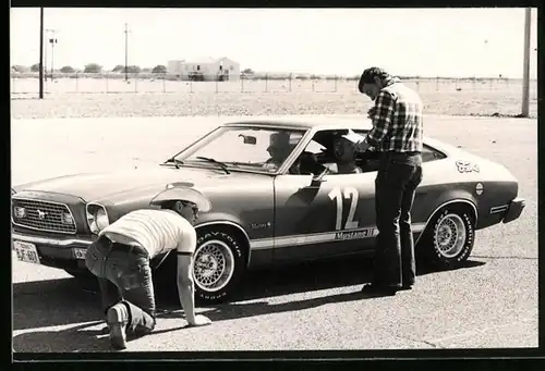 Fotografie Auto Ford Mustang II, Rennwagen mit Startnummer 12 & Kfz-Kennzeichen Texas