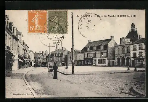 AK Lassay, Place du Marché et Hôtel de Ville