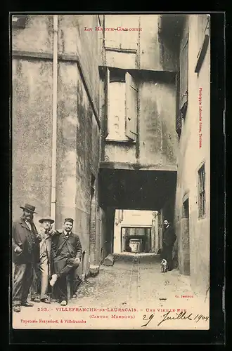 AK Villefranche-de-Lauragais, Une vieille rue