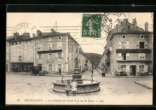 AK Yssingeaux, La Fontaine du Foiral et la rue de Tence