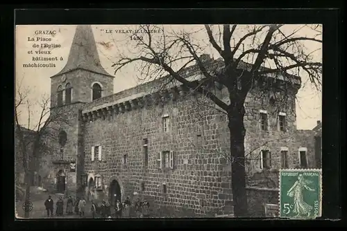 AK Grazac, La Place de l`Eglise et vieux batiment à machicoulis