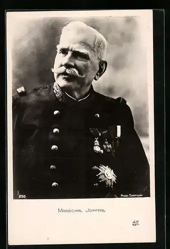 AK Maréchal Joffre in Uniform mit Orden