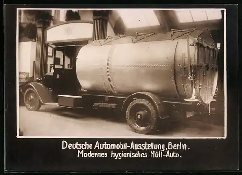 Fotografie Automobil-Ausstellung Berlin, Lastwagen Henschel, moderner hygienischer Müllwagen