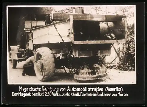 Fotografie Lastwagen mit Elektromagnet zur Reinigung von Automobilstrassen in Amerika