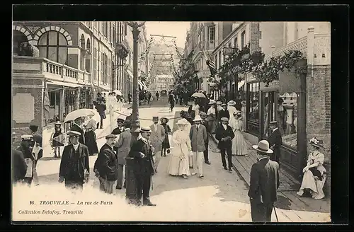 AK Trouville, La Rue de Paris, Flaneure