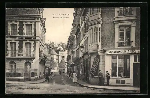 AK Trouville, La Rue de la Mer