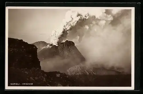 AK Vesuvio, rauchender Vulkan