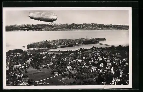 AK Lindau i. B., Teilansicht mit LZ Graf Zeppelin vom Flugzeug aus