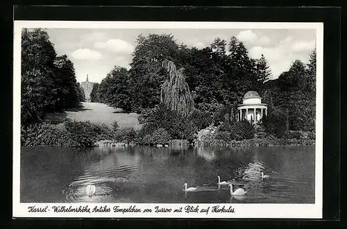 AK Kassel, Wilhelmshöhe, Antikes Tempelchen von Tussow mit Blick auf Herkules