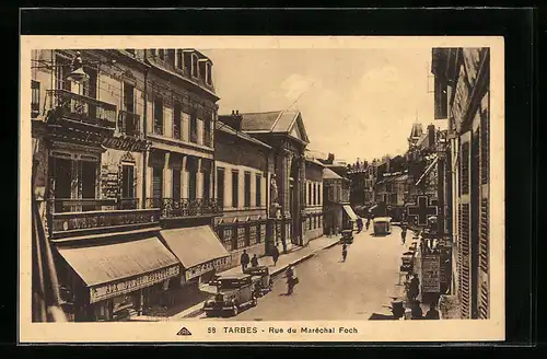 AK Tarbes, Rue du Maréchal Foch, Strassenpartie