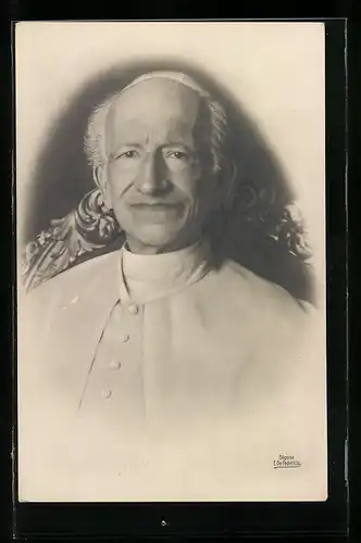 AK Portrait von lächelndem Papst Leo XIII.