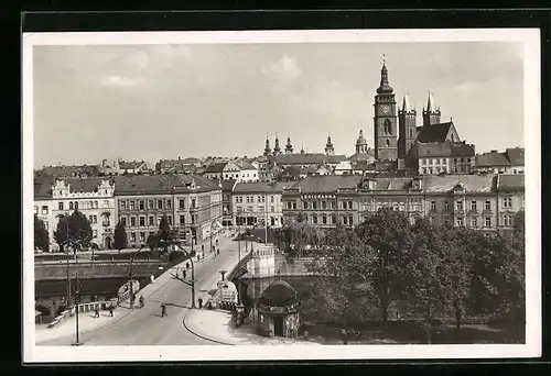 AK Hradec Kralové, Strassenpartie mit Kirche