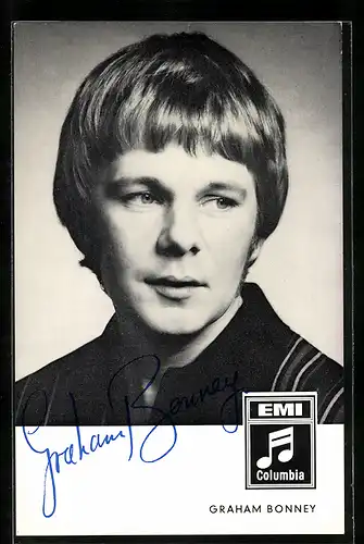 AK Musiker Graham Bonney mit Topfhaarschnitt und gestreiftem Hemd, Autograph