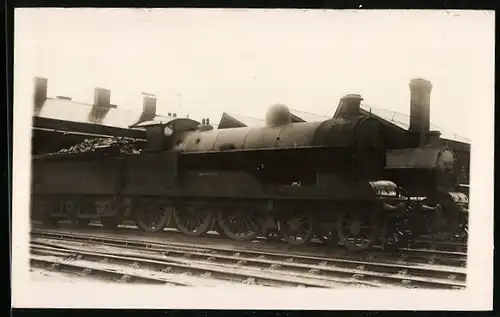 Foto-AK Englische Eisenbahn mit Kennung 5502 im Bahnhof stehend