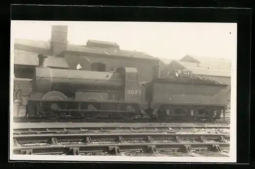 Foto-AK Lokomotive der englischen Eisenbahn mit Kennung 3077