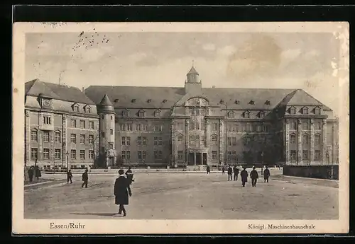 AK Essen /Ruhr, Königl. Maschinenbauschule mit Passanten