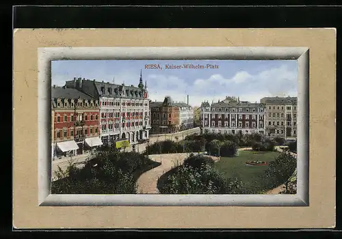 Passepartout-AK Riesa, Kaiser-Wilhelm-Platz aus der Vogelschau