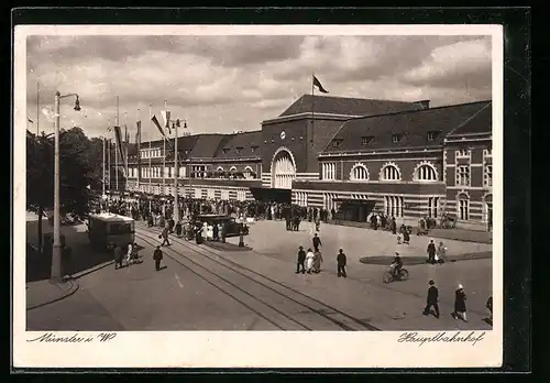 AK Münster i. W., Hauptbahnhof mit Passagieren auf dem Vorplatz