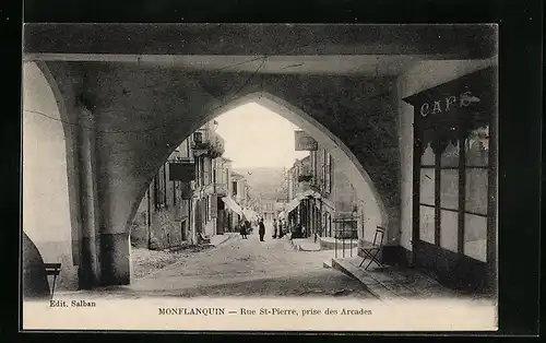 AK Monflanquin, Rue St-Pierre prise des Arcades, Strassenpartie