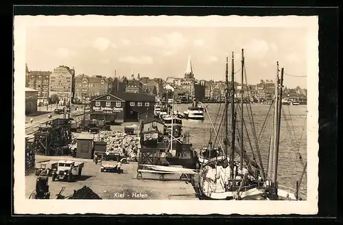 AK Kiel, Hafen mit Blick auf die Stadt