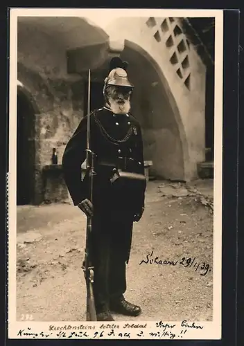 AK Liechtenstein, betagter Soldat mit Gewehr und Bajonett