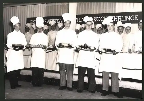 Fotografie Ansicht Wien, Erster Grossdeutscher Gaststättentag, Wiener Kochlehrlinge