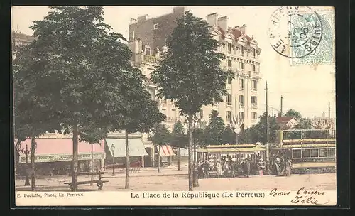 AK Le Perreux, La Place de la Republique, Tram, Gens et Boutiques