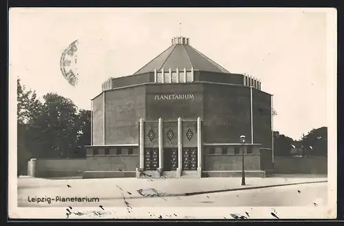 AK Leipzig, Planetarium mit Strasse