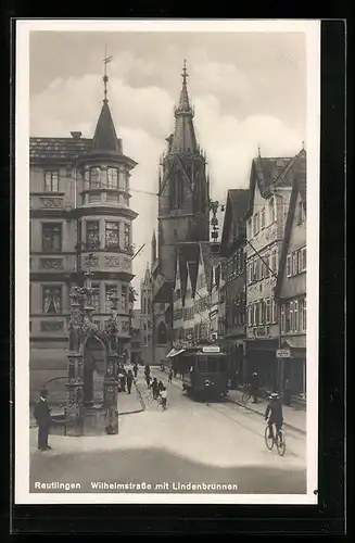 AK Reutlingen, Wilhelmstrasse mit Lindenbrunnen, Strassenbahn