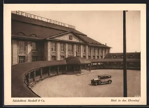 AK Wiesbaden-Biebrich am Rhein, Sektkellerei Henkell & Co, Blick in den Ehrenhof